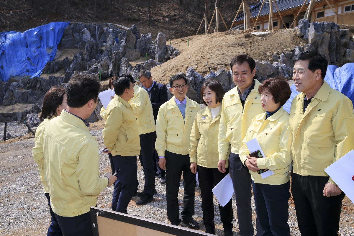 20190312-027[AP7U3602-제229회 임시회 기획행정위원회 금오산 역사문화디지털관 공사현장 방문.jpg