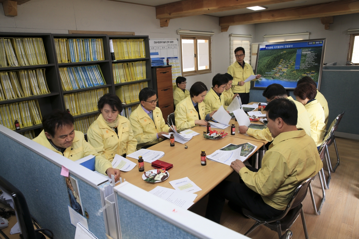 20190312-009[AP7U3561-제229회 임시회 기획행정위원회 금오산 역사문화디지털관 공사현장 방문.jpg