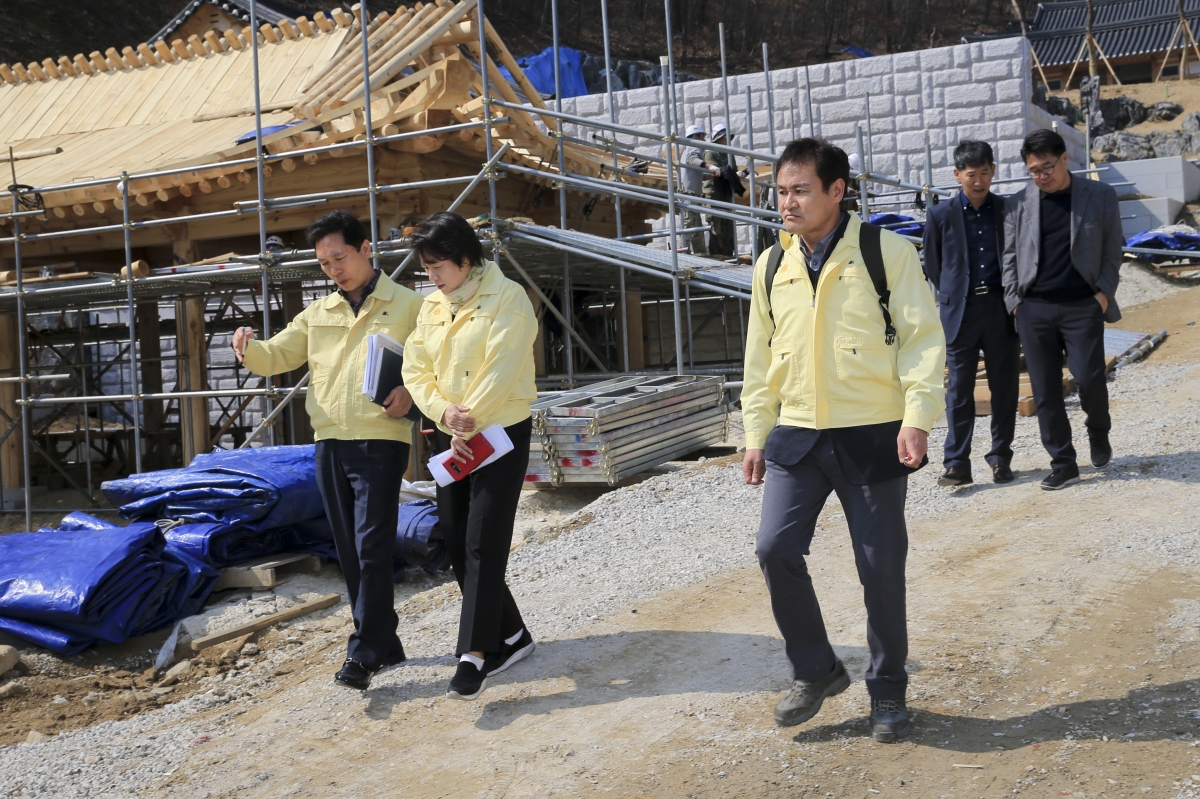20190312-040[AP7U3622-제229회 임시회 기획행정위원회 금오산 역사문화디지털관 공사현장 방문.jpg