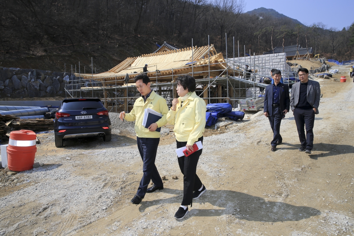 20190312-041[AP7U3624-제229회 임시회 기획행정위원회 금오산 역사문화디지털관 공사현장 방문.jpg