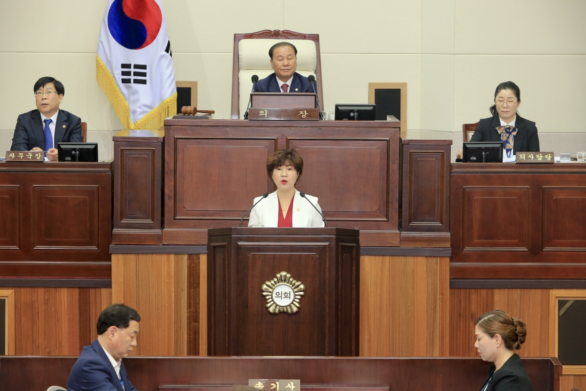 20190425-023[AP7U6406-제230회 임시회 제1차 본회의시 장미경 의회운영위원회 부위원장 행정사무조사특별위원회 조사계획서 승인의 건 제안설명.jpg