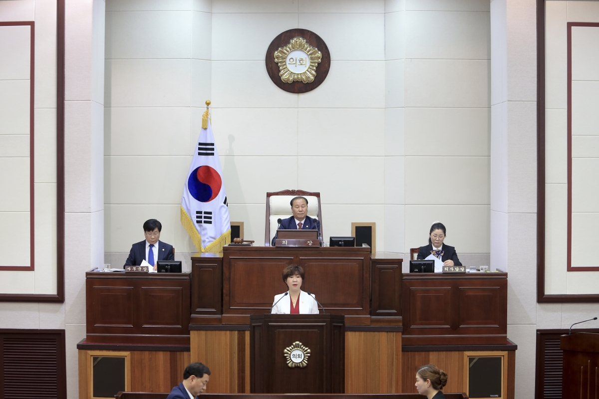 20190425-020[AP7U6402-제230회 임시회 제1차 본회의시 장미경 의회운영위원회 부위원장 행정사무조사특별위원회 조사계획서 승인의 건 제안설명.jpg