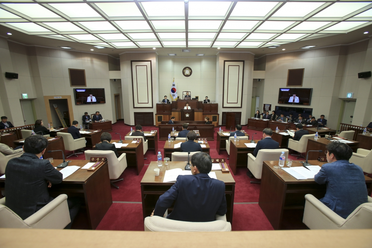 20190425-022[AP7U6405-제230회 임시회 제1차 본회의시 장미경 의회운영위원회 부위원장 행정사무조사특별위원회 조사계획서 승인의 건 제안설명.jpg