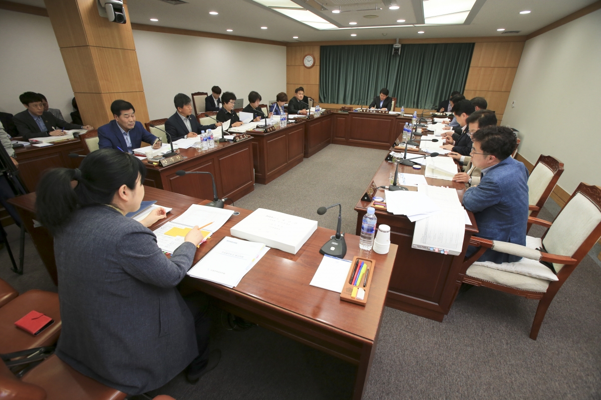 20190430-002[AP7U7022-제230회 임시회 예산결산특별위원회 2019년도 제1회 추가경정예산안 심사.jpg