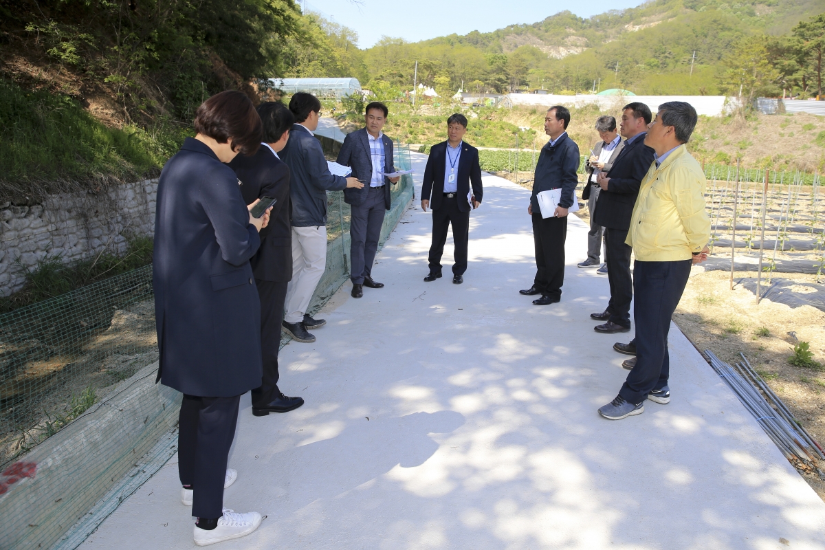 20190502-002[AP7U7214-제230회 임시회 예산결산특별위원회 제1회 추경예산안 관련 원호리 현장방문.jpg