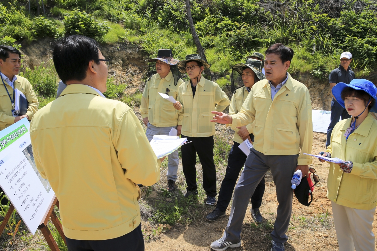 20190530-010[AP7U8182-행정조사특별위원회 무을면 오가리 돌배나무 특화숲 조성지 현장방문.jpg