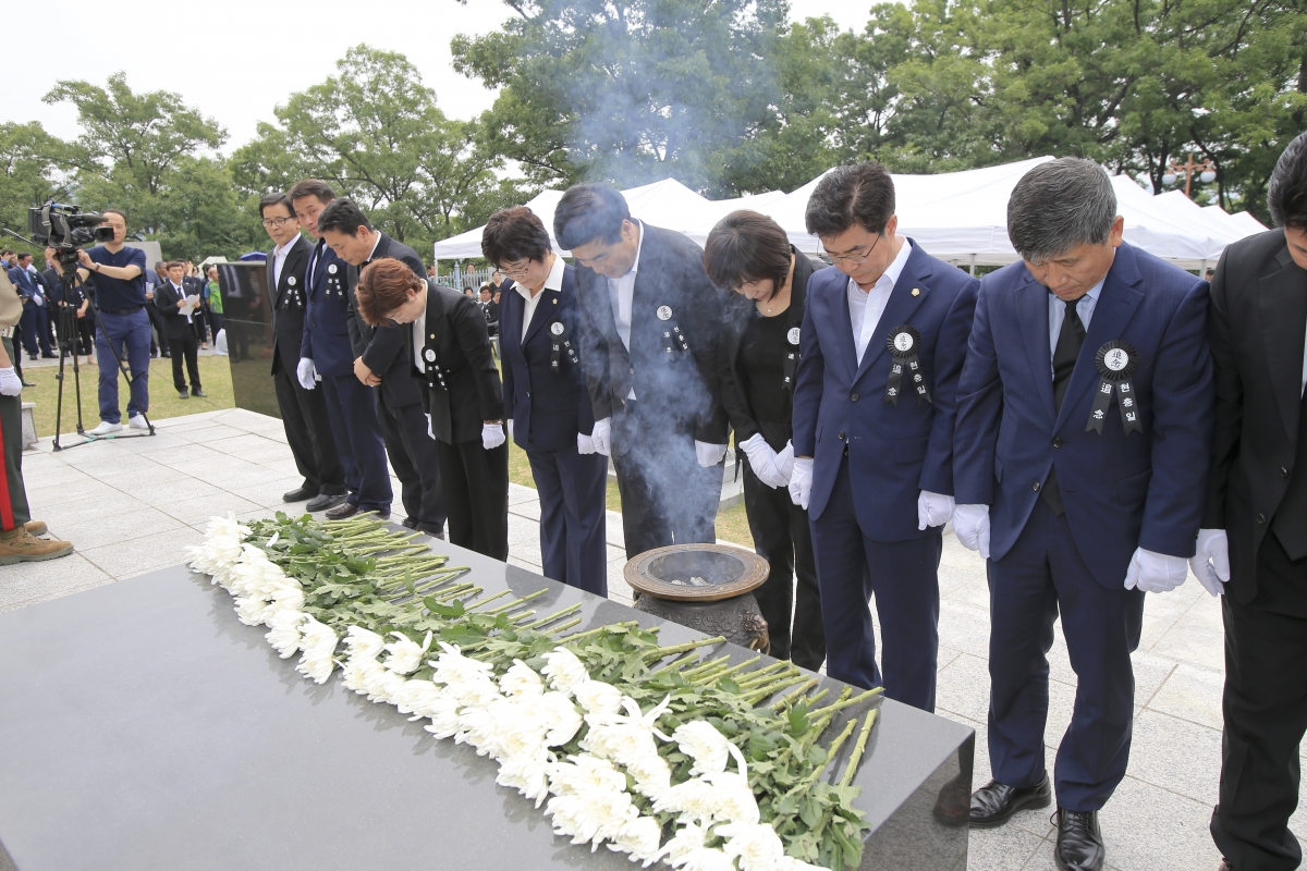 20190606-074[AP7U9064-제64회 현충일 추념식.jpg