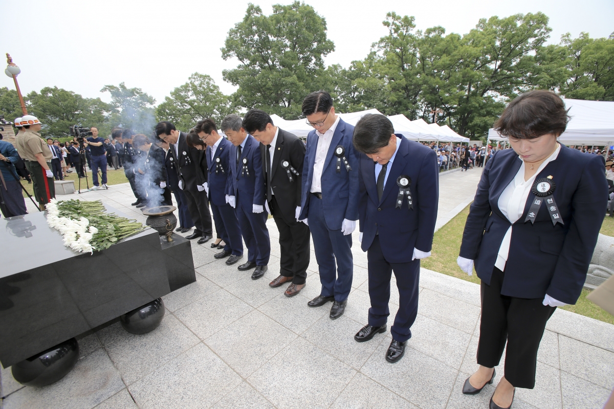 20190606-076[AP7U9067-제64회 현충일 추념식.jpg