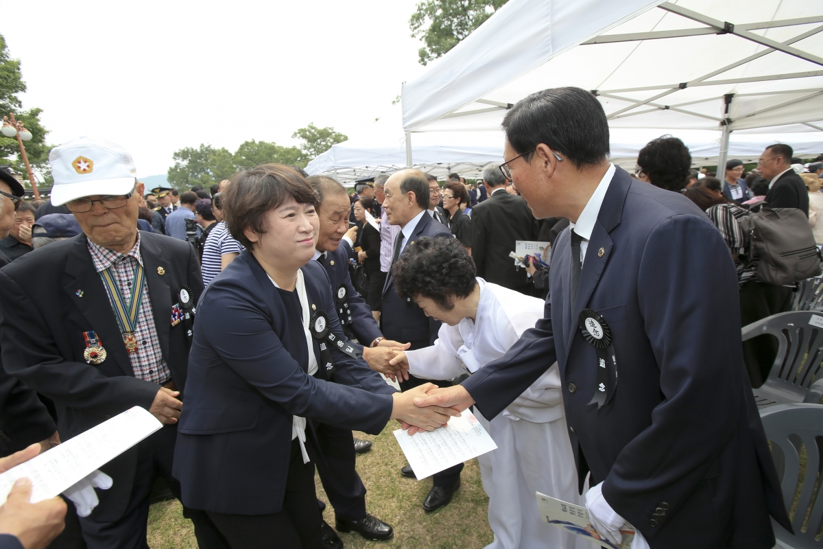 20190606-078[AP7U9072-제64회 현충일 추념식.jpg