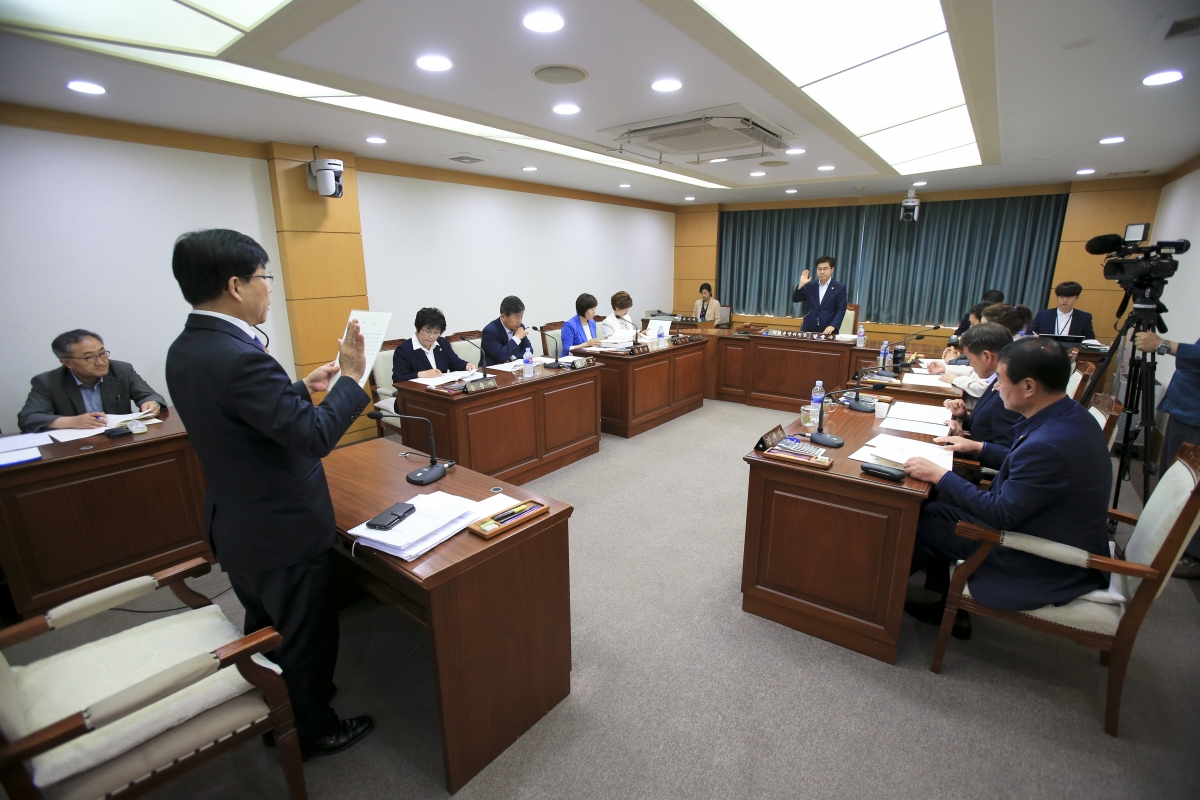 20190604-001[AP7U8548-제231회 정례회시 의회운영위원회 소관 행정사무감사 활동.jpg