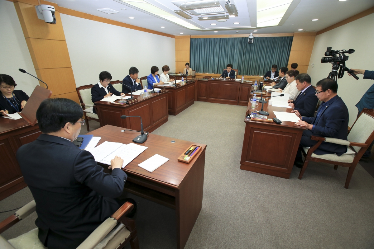 20190604-006[AP7U8556-제231회 정례회시 의회운영위원회 소관 행정사무감사 활동.jpg