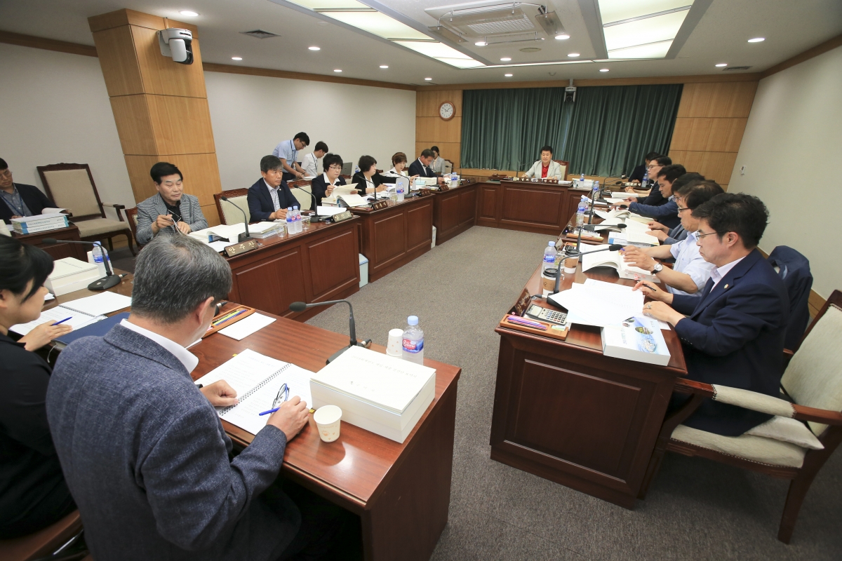 20190620-003[AP7U9289-제231회 정례회 예산결산특별위원회 2018회계연도 세입세출결산승인안 심사활동.jpg