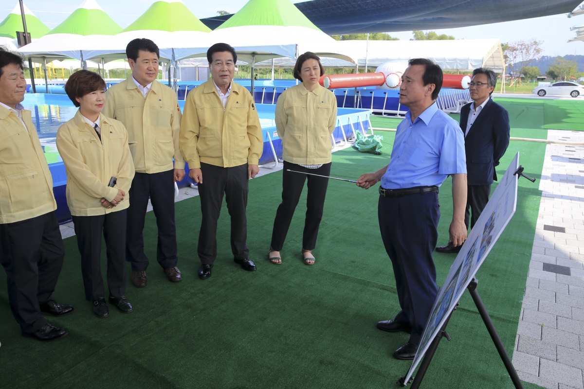 20190628-005[AP7U9731-폐회중 산업건설위원회 낙동강 야외 물놀이장 현장방문.jpg