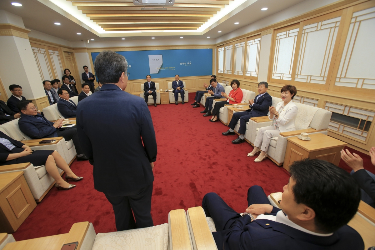 20190701-018[AP7U9853-민선 7기 출범 1주년 시의회 확대 의장단과 구미시 간부 공무원 티타임.jpg