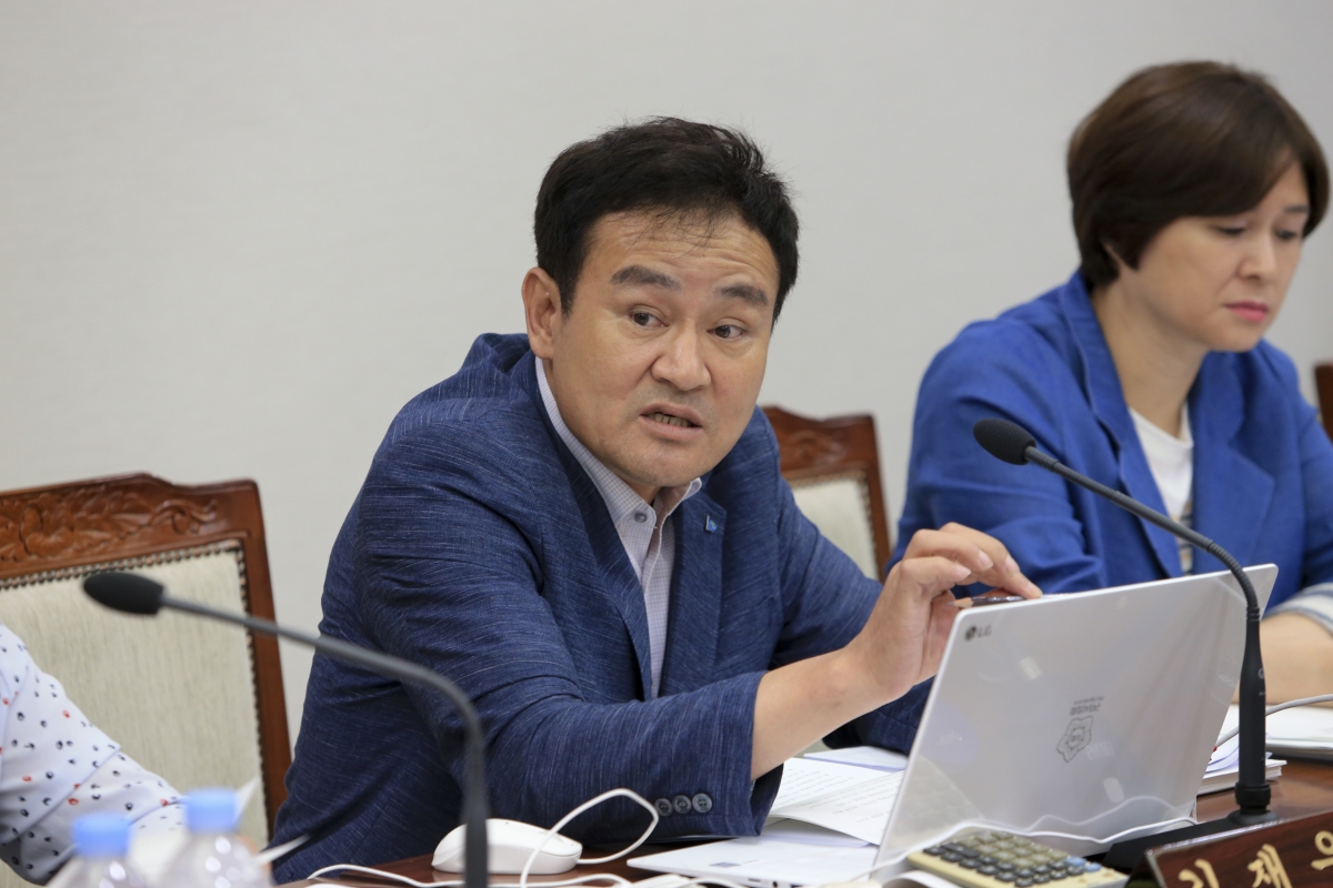 20190715-008[AP7U0763-제232회 임시회 기획행정위원회 조례안 심사활동.jpg