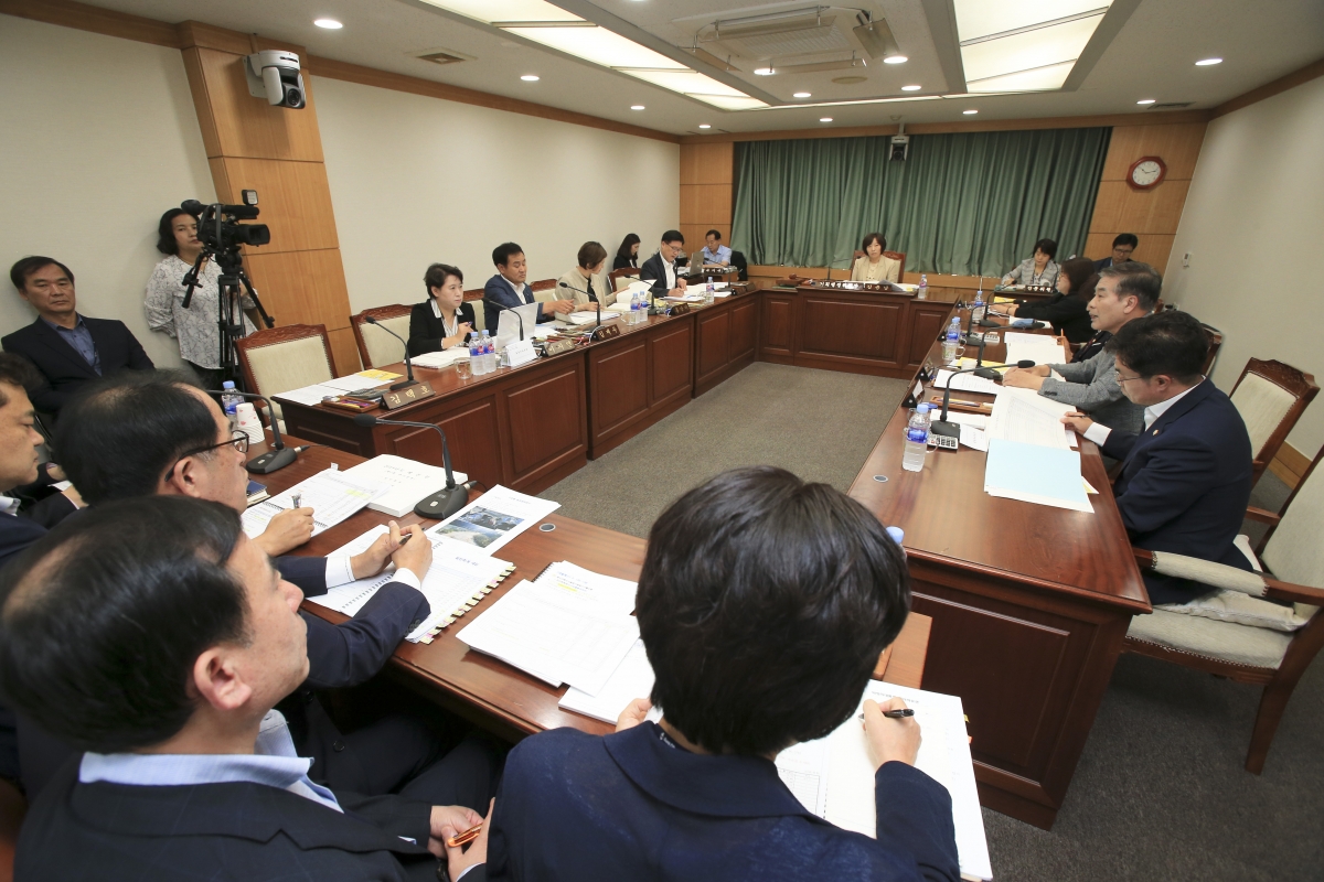 20190925-002[AP7U3691-제233회 임시회 기획행정위원회 제2회 추경예산안 예비심사활동.jpg