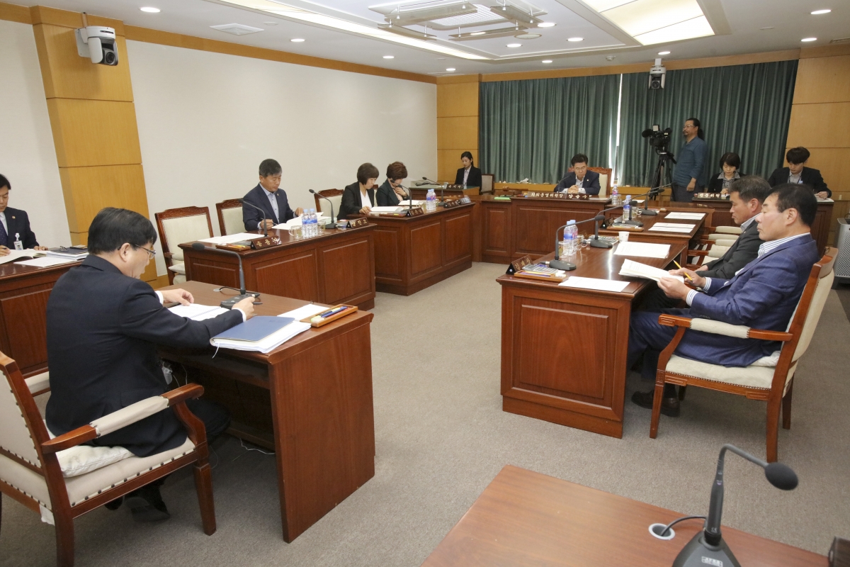 20191021-004[IMG_5293-제234회 임시회 의회운영위원회 2020년도 주요업무계획안 보고.jpg