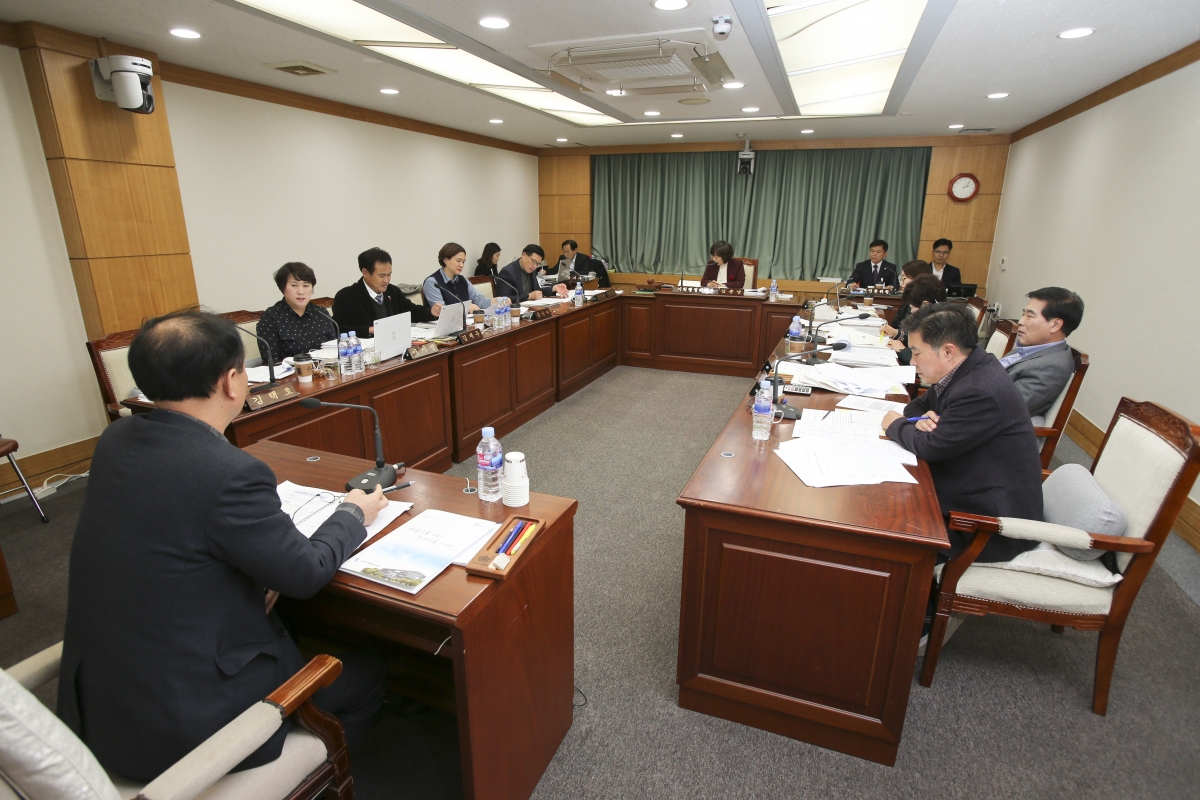20191126-024[AP7U8198-제235회 정례회 기획행정위원회 조례안 심사활동.jpg