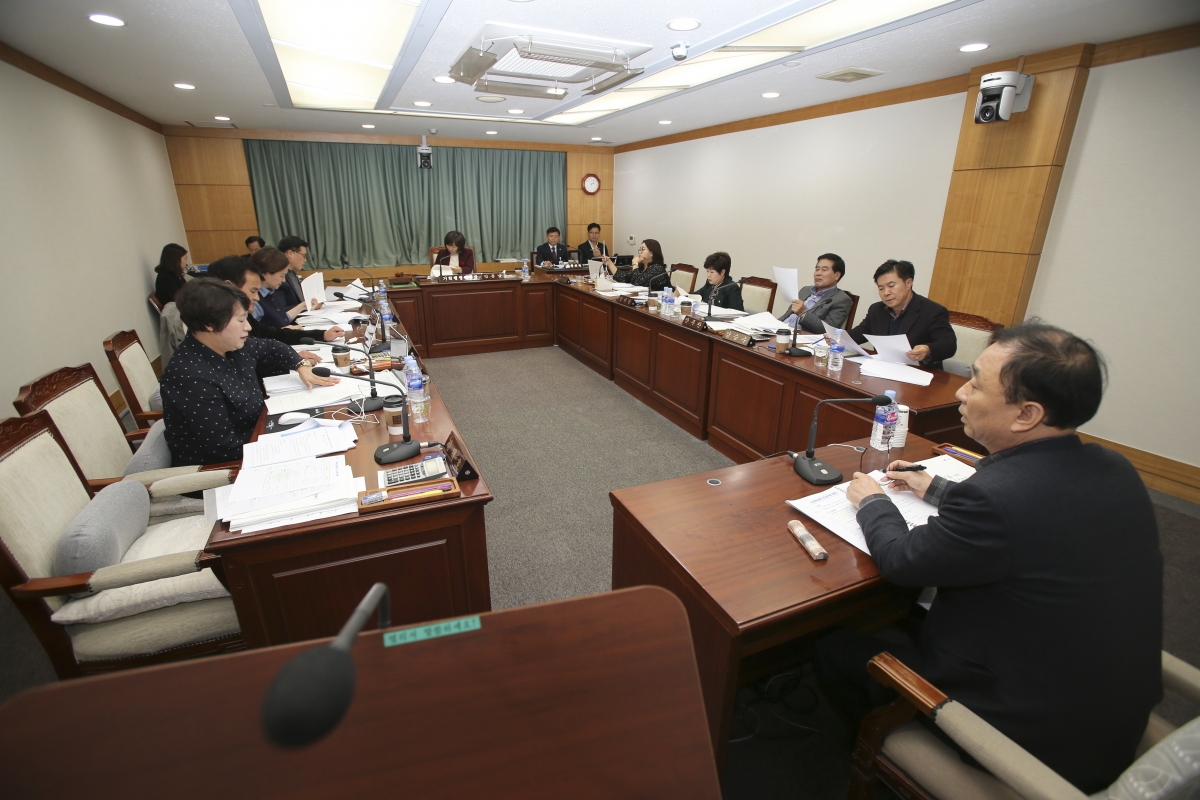 20191126-022[AP7U8193-제235회 정례회 기획행정위원회 조례안 심사활동.jpg