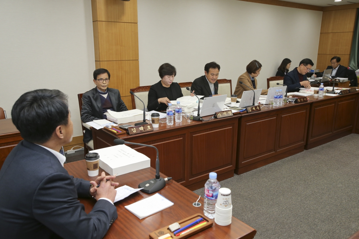 20191128-017[AP7U8454-제235회 정례회 기획행정위원회 2020년도 예산안 및 기금운용계획안 예비심사 활동.jpg