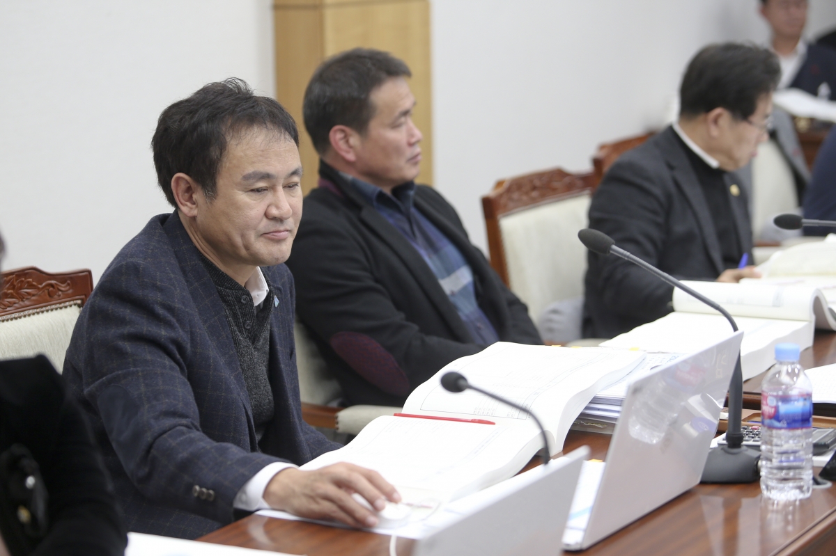 20191204-045[AP7U9002-제235회 정례회 예산결산특별위원회 2020년도 예산안 및 기금운용계획안 심사활동.jpg