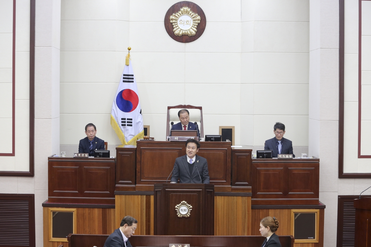 20200129-013[AP7U0710-제236회 임시회 제1차 본회의시 김재우 의원 5분 자유발언.jpg