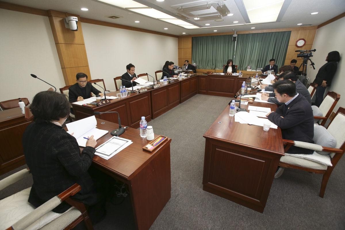 20200203-003[AP7U0912-제236회 임시회 기획행정위원회 조례안 심사활동.jpg