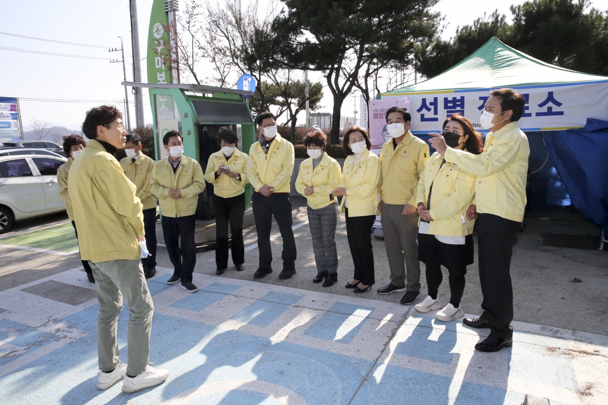 20200203-059[AP7U1069-제236회 임시회시 기획행정위원회 구미보건소 방문 신종 코로나바이러스 관련 현황청취.jpg