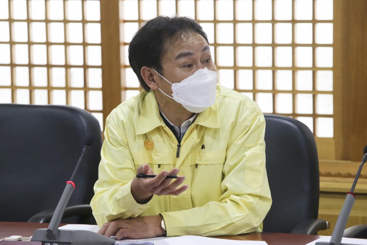 20200226-033[AP7U1605-전체의원 간담회-코로나19 대응 현황 집행기관 설명.jpg