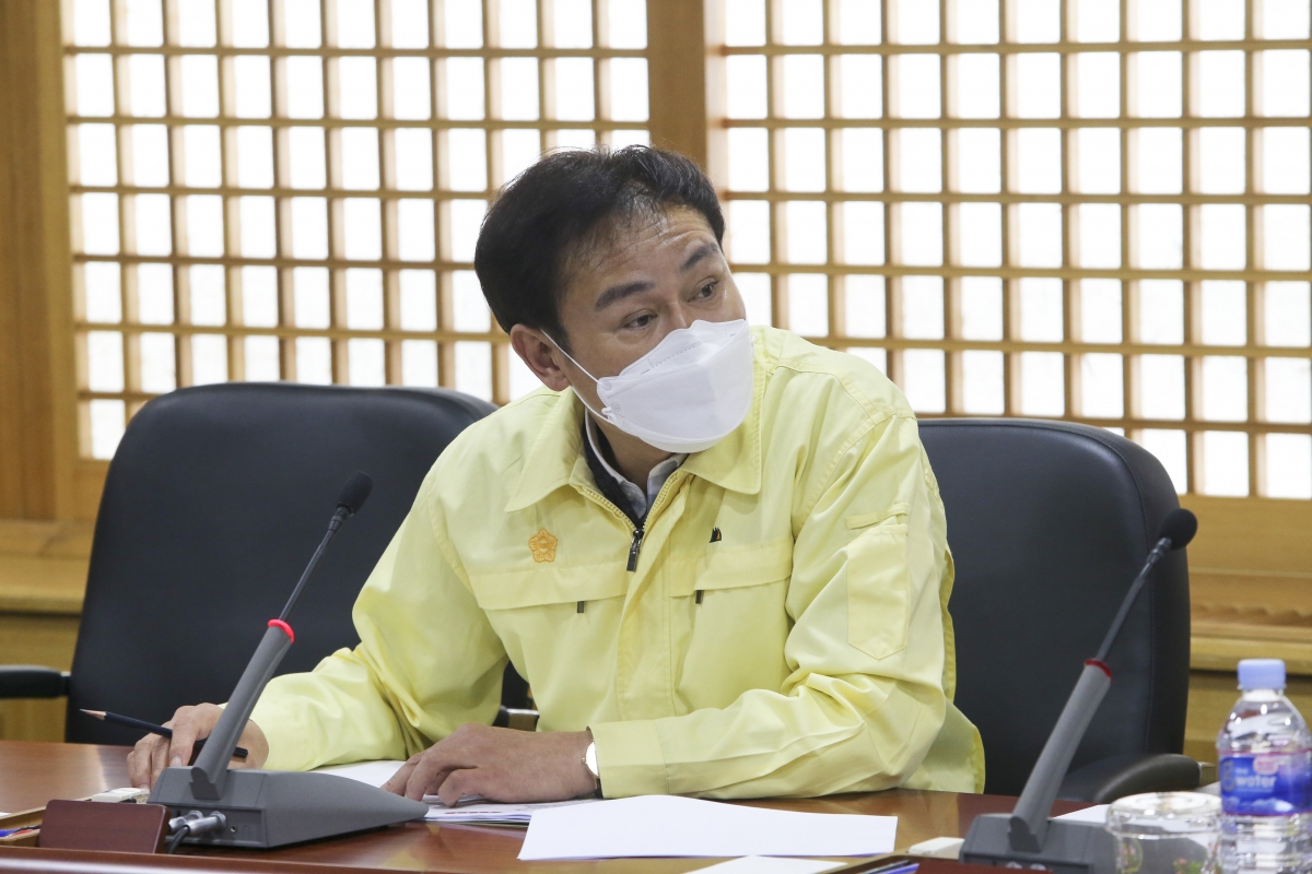 20200226-032[AP7U1603-전체의원 간담회-코로나19 대응 현황 집행기관 설명.jpg