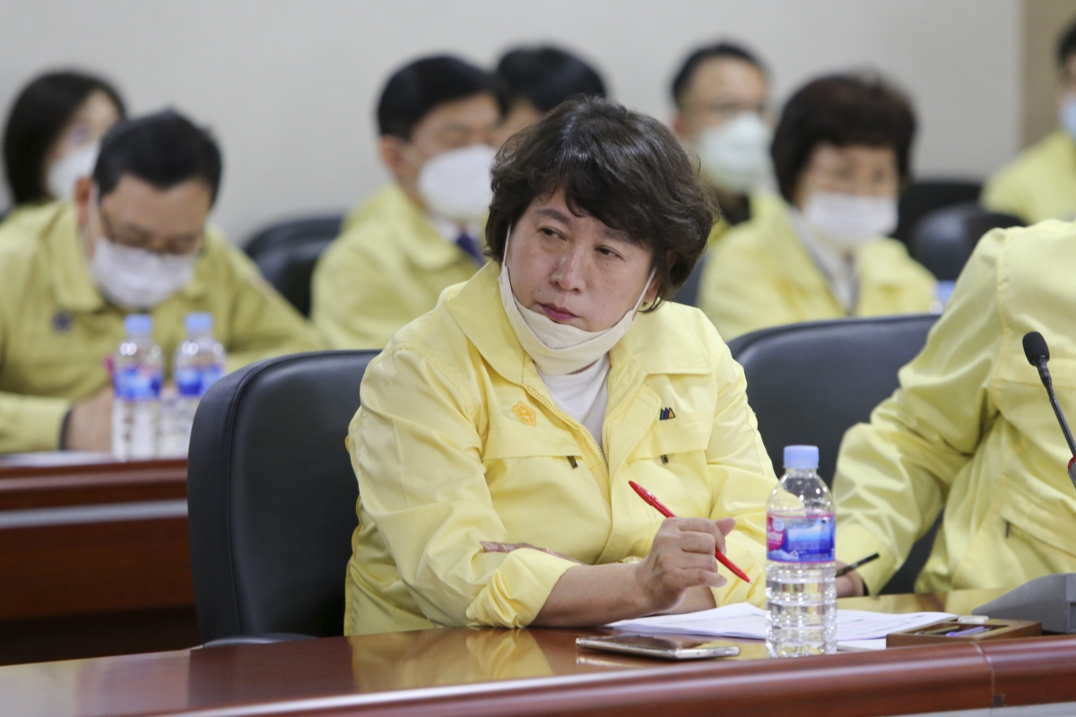 20200324-013[AP7U1882-구미시의회 전체의원간담회 개최하여 코로나19 재난 긴급생활지원비 관련 집행부 설명 청취 및 협의.jpg