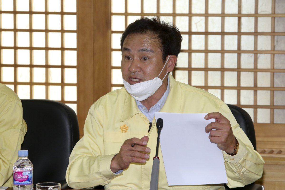 20200324-020[AP7U1899-구미시의회 전체의원간담회 개최하여 코로나19 재난 긴급생활지원비 관련 집행부 설명 청취 및 협의.jpg