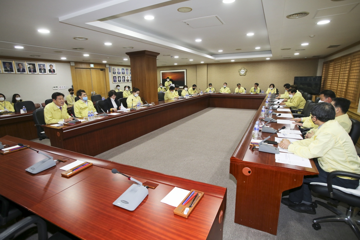 20200417-034[AP7U2141-전체의원 간담회.jpg