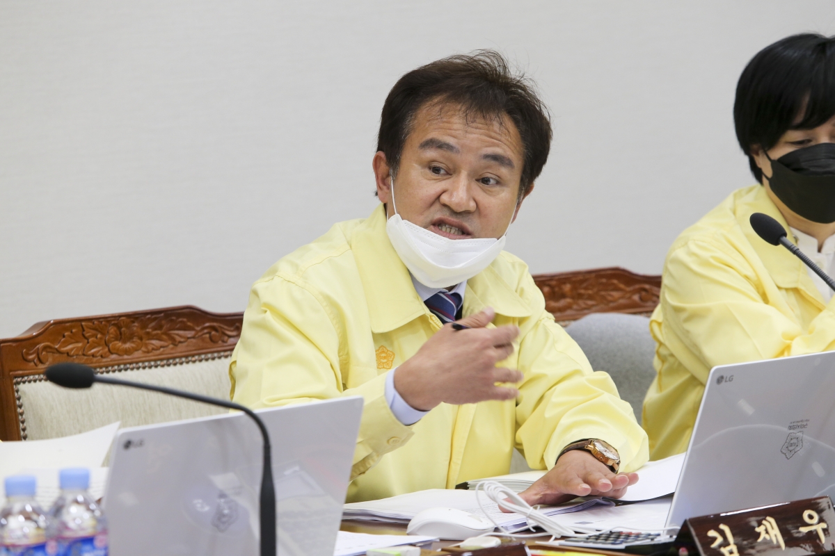 20200422-025[AP7U2325-제238회 임시회시 기획행정위원회 소관 조례안 심사활동.jpg