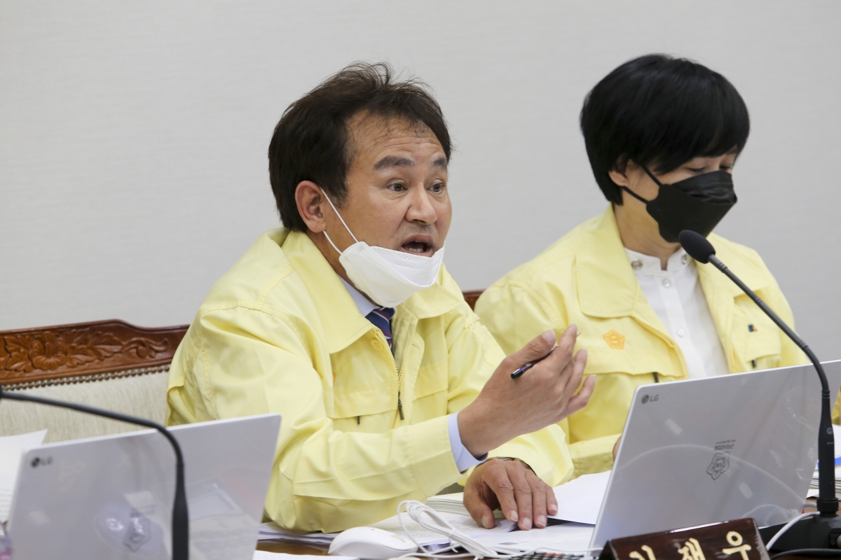 20200422-024[AP7U2323-제238회 임시회시 기획행정위원회 소관 조례안 심사활동.jpg