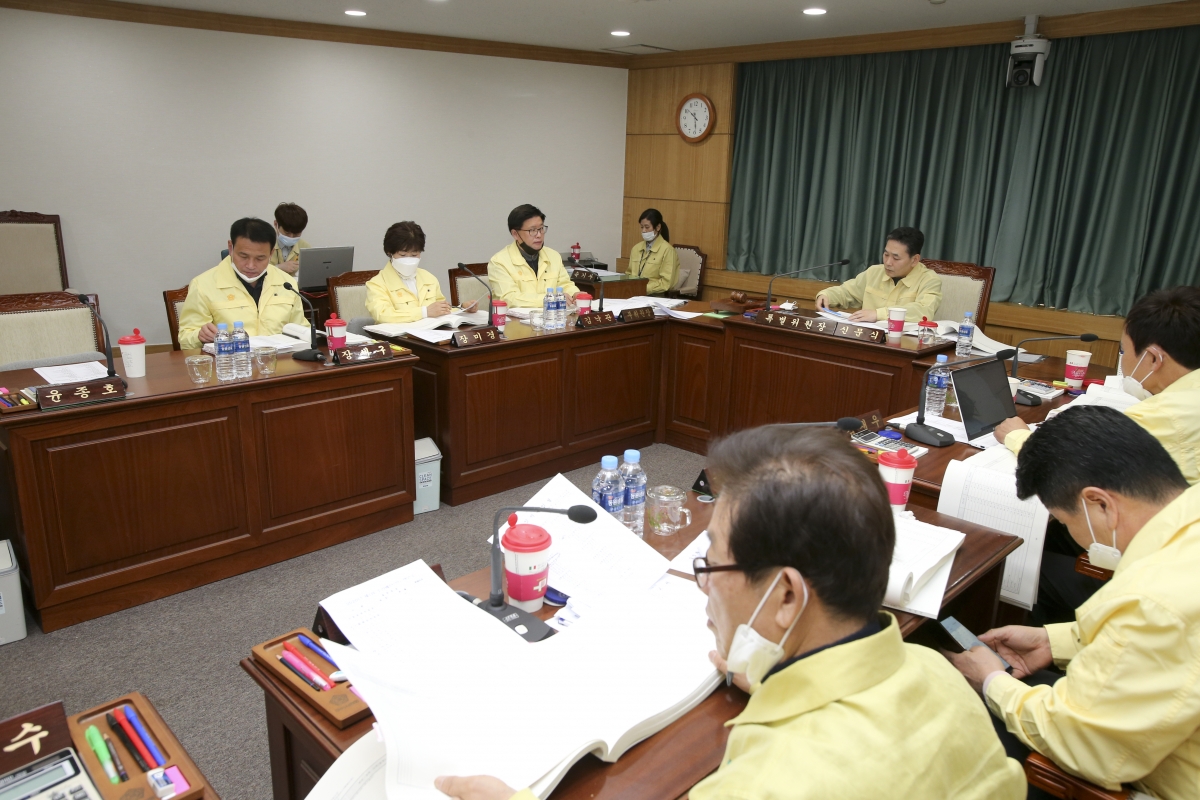 20200424-022[AP7U2558-제238회 임시회시 예산결산특별위원회  2020년도 제1회추가경정예산안 심사활동.jpg