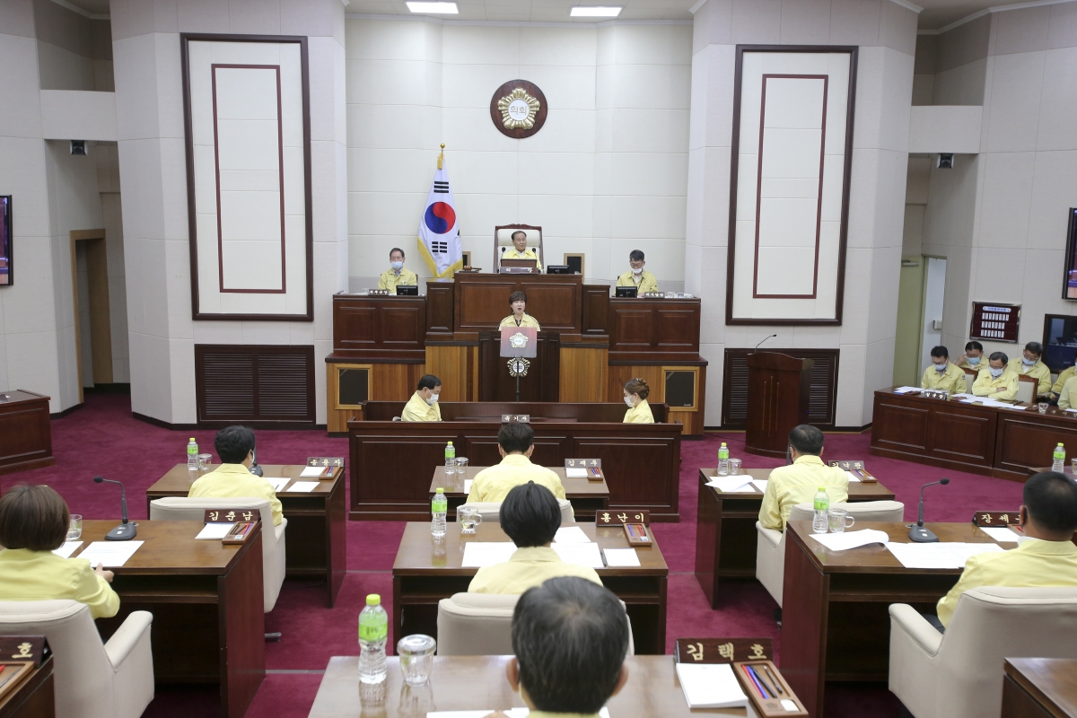 20200602-043[AP7U3301-제240회 구미시의회 제1차 정례회 제1차본회의시 장미경 부위원장 예산결산특별위원회 구성결의안 제안설명.jpg