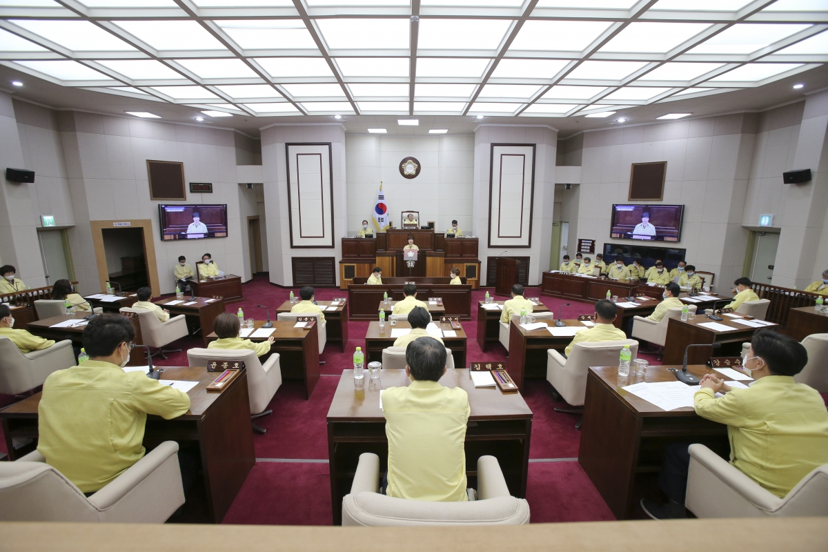 20200602-044[AP7U3302-제240회 구미시의회 제1차 정례회 제1차본회의시 장미경 부위원장 예산결산특별위원회 구성결의안 제안설명.jpg