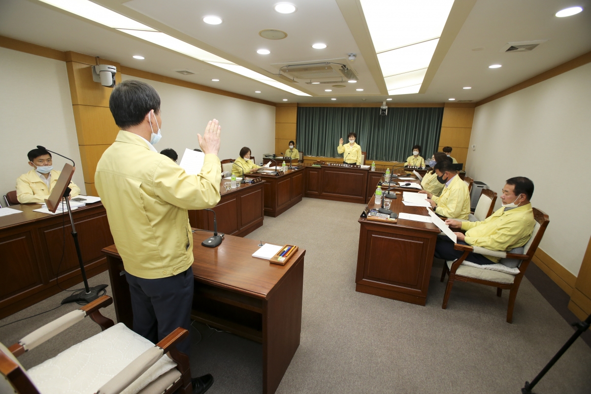 20200603-001[AP7U3352-제240회 구미시의회 제1차 정례회시 의회운영위원회 소관 행정사무감사 활동.jpg