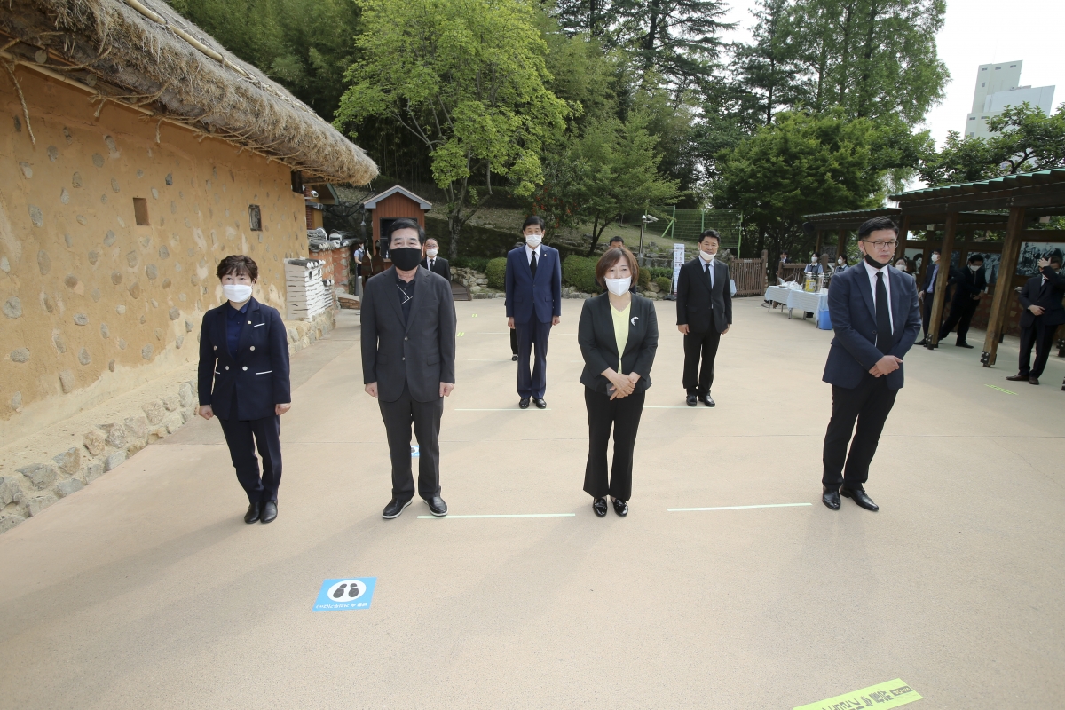 20200606-017[AP7U3816-현충일 추념 박정희 대통령 생가 참배.jpg