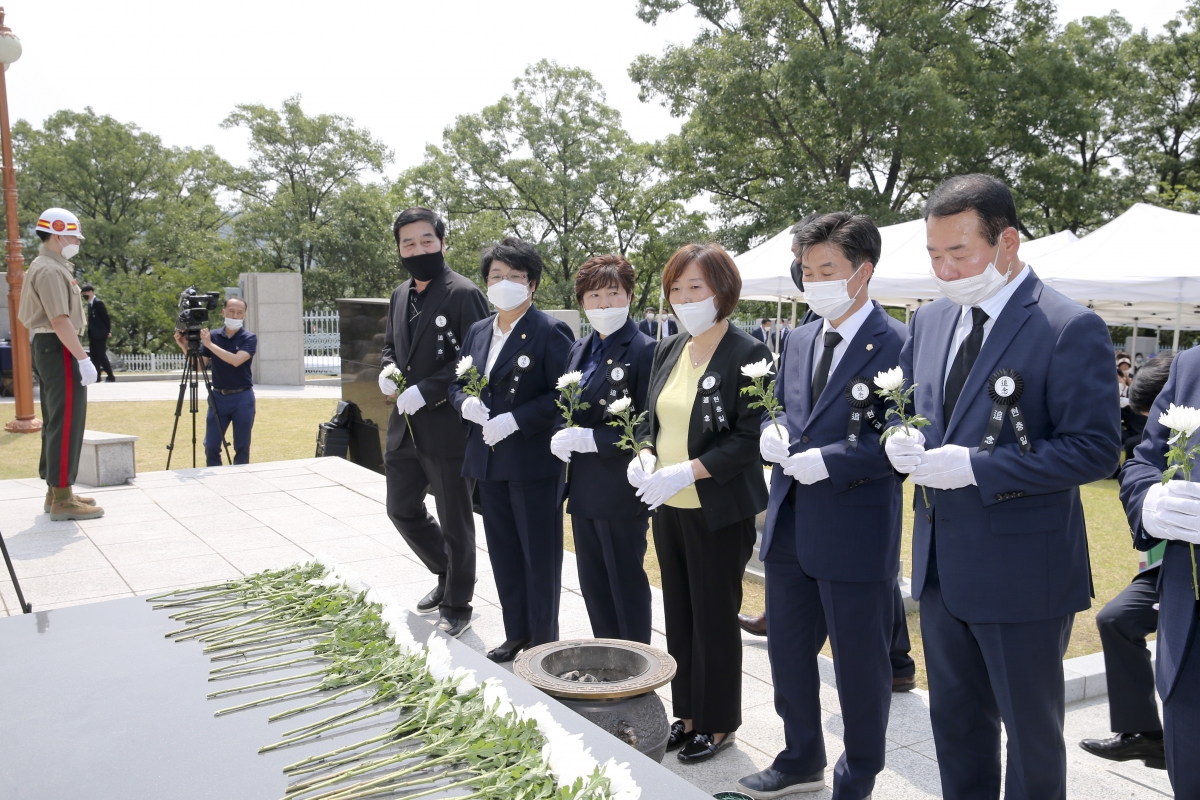 20200606-057[AP7U3888-제65회 현충일 추념식.jpg