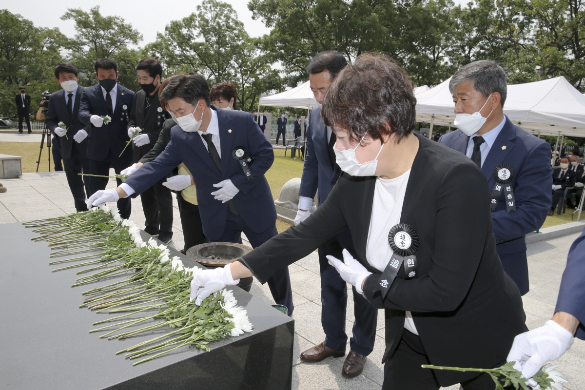 20200606-060[AP7U3894-제65회 현충일 추념식.jpg