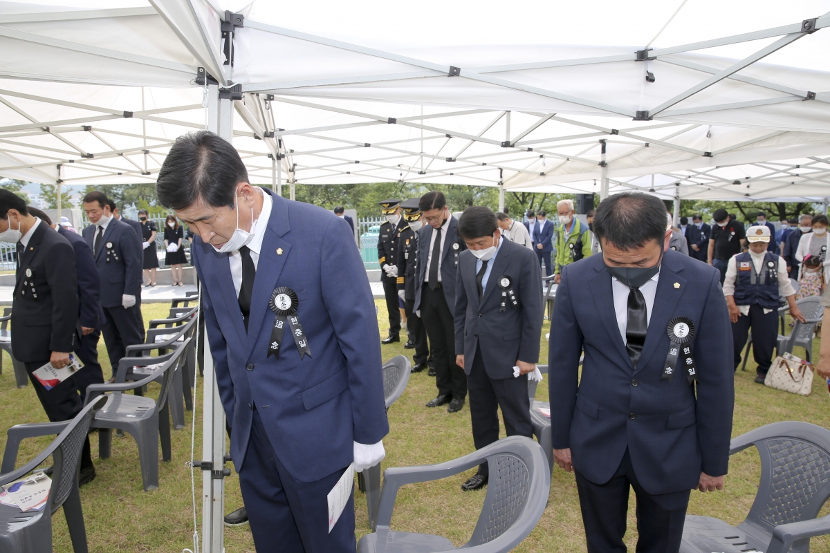 20200606-038[AP7U3855-제65회 현충일 추념식.jpg