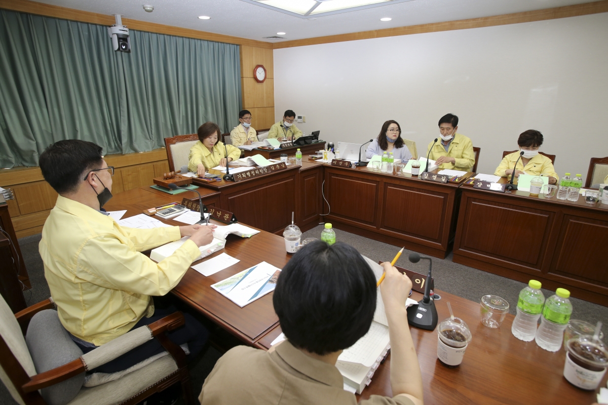 20200604-006[AP7U3622-제240회 구미시의회 제1차 정례회시 기획행정위원회 소관 행정사무감사 활동.jpg