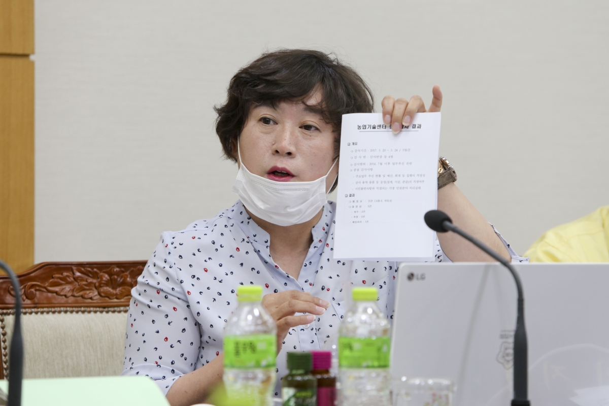 20200603-052[AP7U3519-제240회 구미시의회 제1차 정례회시 기획행정위원회 소관 행정사무감사 활동.jpg