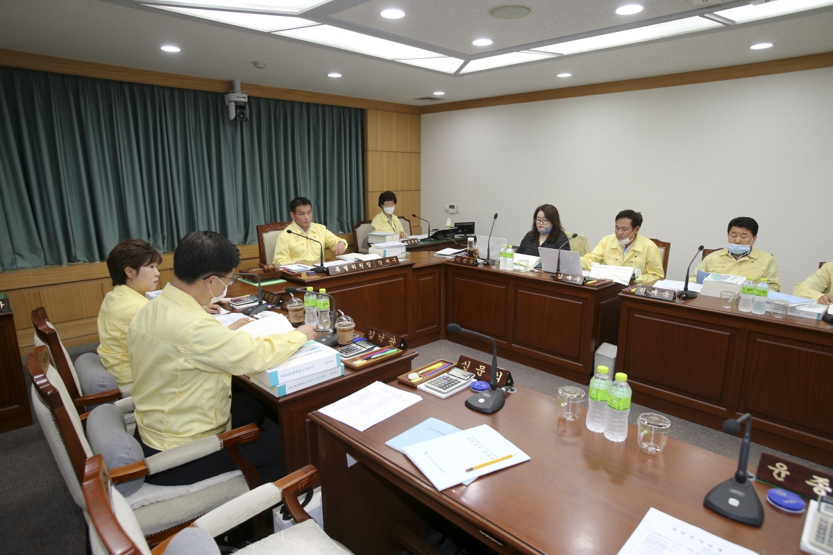 20200619-009[AP7U4639-제240회 제1차 정례회시 예산결산위원회 2019년도 세입세출결산승인안 심사활동.jpg