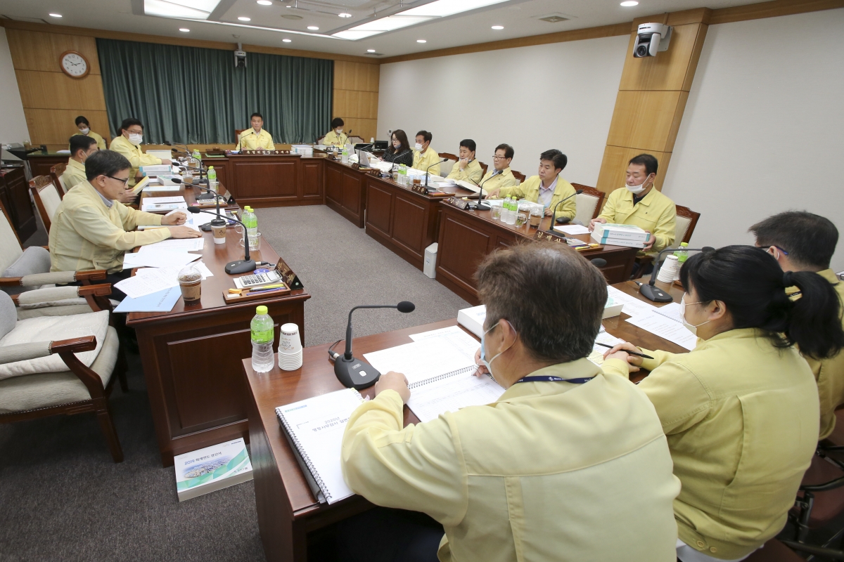 20200619-001[AP7U4651-제240회 제1차 정례회시 예산결산위원회 2019년도 세입세출결산승인안 심사활동.jpg