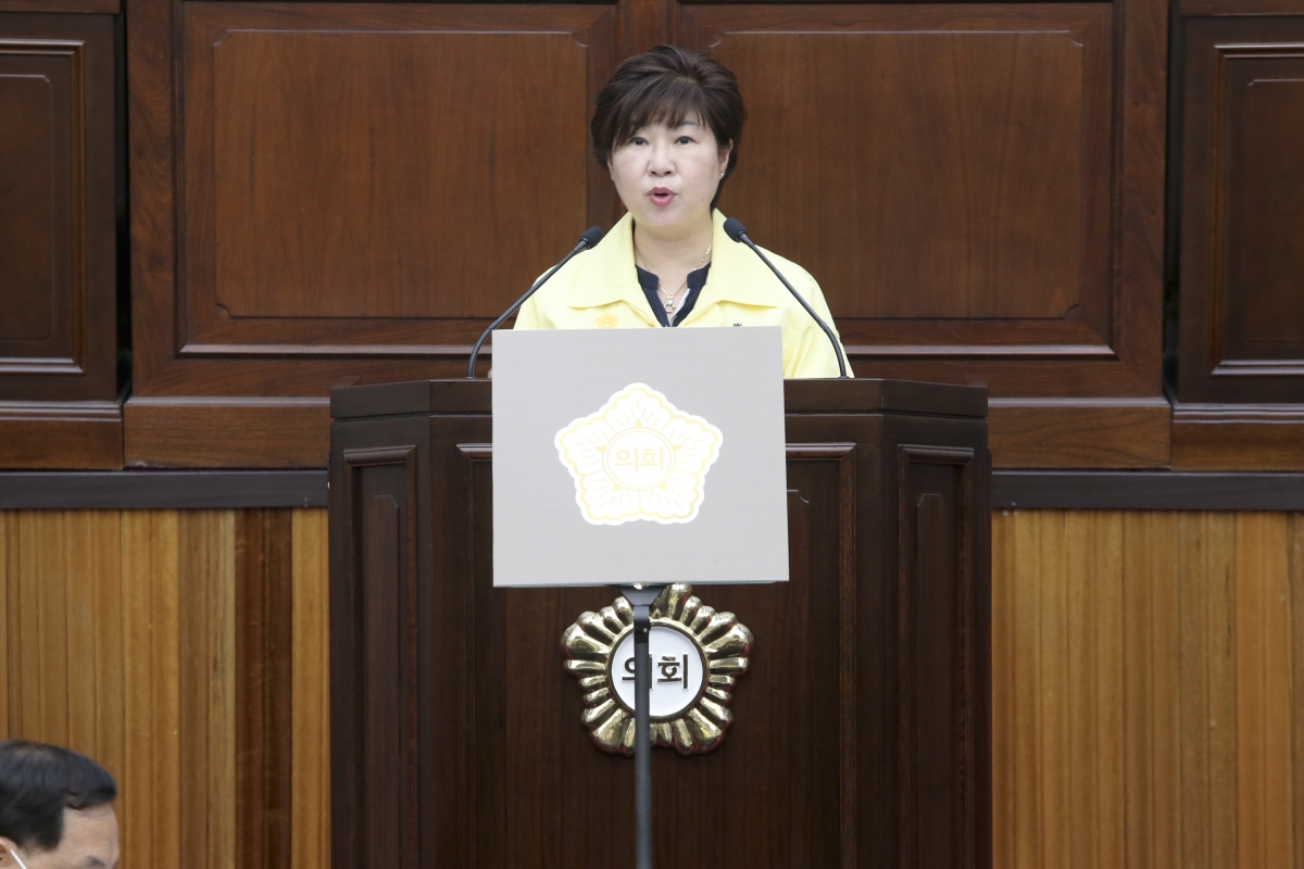 20200623-018[AP7U4871-제240회 제1차 정례회 제3차 본회의시 장미경 의회운영위원회 부위원장 2020년도 행정사무감사 결과보고.jpg