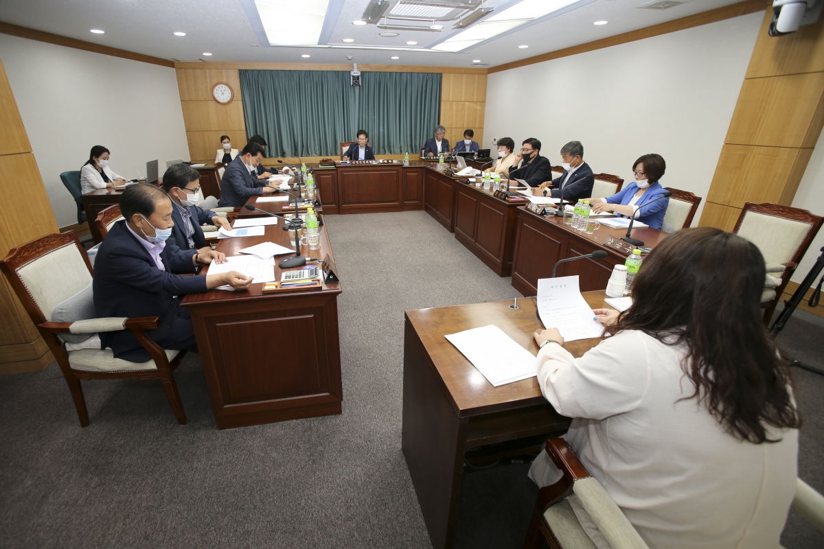 20200717-056[AP7U7168-제242회 임시회 산업건설위원회 활동.jpg