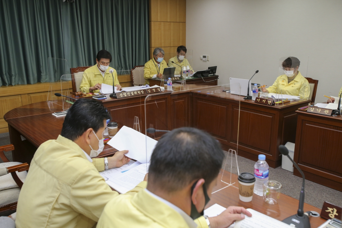 20200911-058[AP7U8704-제243회 임시회 산업건설위원회 조례안 심사할동.JPG